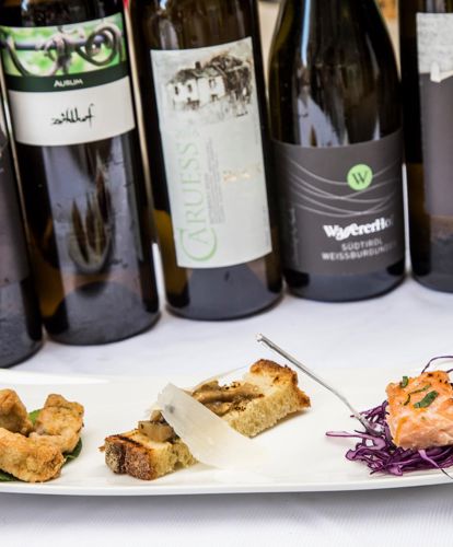 Fingerfood and wine